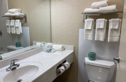 Geneseo Hotel | Quality Inn Geneseo