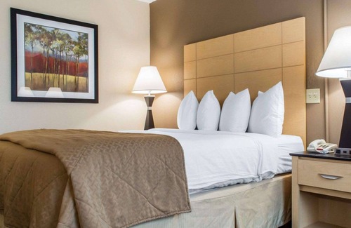 Geneseo Hotel | Quality Inn Geneseo