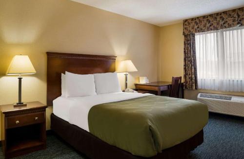 Grand Blanc Hotel | Quality Inn Grand Blanc - Flint South