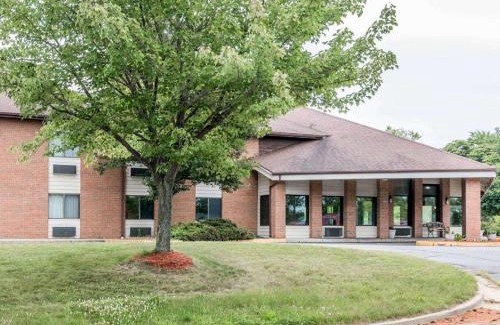 Walker Hotel | Quality Inn Grand Rapids North