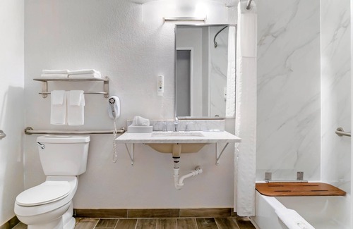Grand Rapids Hotel | Quality Inn Grand Rapids South-Byron Center