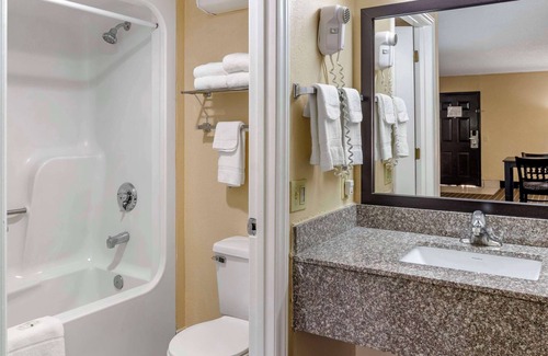 Hillsville Hotel | Quality Inn Hillsville