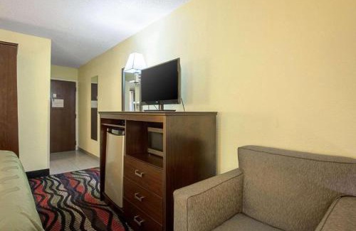 Holly Springs Hotel | Quality Inn Holly Springs South