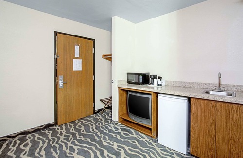Huron Hotel | Quality Inn Huron