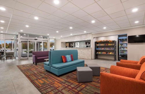 Joliet Hotel | Quality Inn Joliet