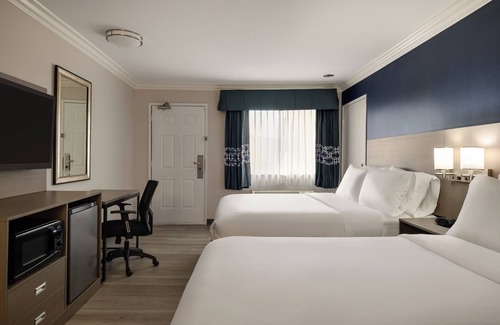 Lake Elsinore Hotel | Quality Inn Lake Elsinore I-15
