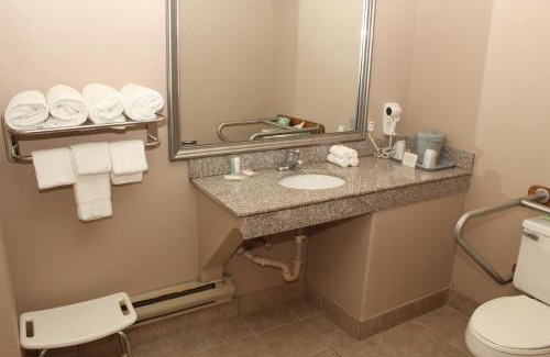 Lockport Hotel | Quality Inn Lockport