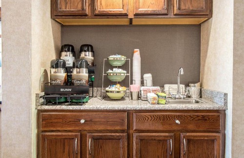 Meadville Hotel | Quality Inn Meadville