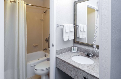 Doral Hotel | Quality Inn Miami Airport - Doral