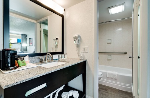 Palmetto Bay Hotel | Quality Inn Miami South