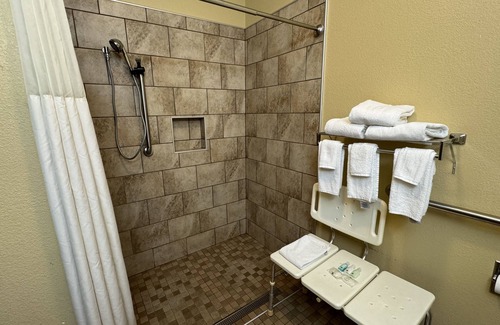 Forsyth Hotel | Quality Inn near I-72 and Hwy 51