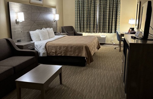 Forsyth Hotel | Quality Inn near I-72 and Hwy 51