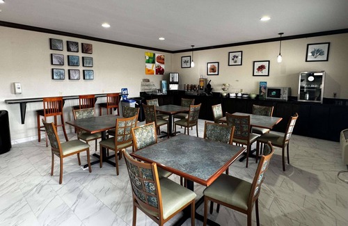 Forsyth Hotel | Quality Inn near I-72 and Hwy 51