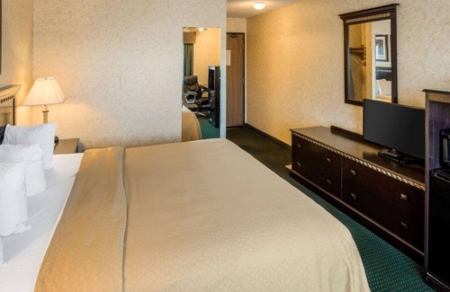 Coon Rapids Hotel | Quality Inn near Northtown Mall & National Sports Center