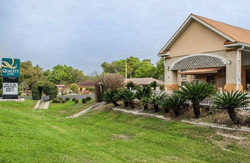Chiefland Hotel | Quality Inn near Manatee Springs State Park
