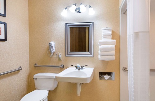 Parkersburg Hotel | Quality Inn Parkersburg North - Vienna