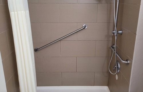 Peru Hotel | Quality Inn Peru near Starved Rock State Park