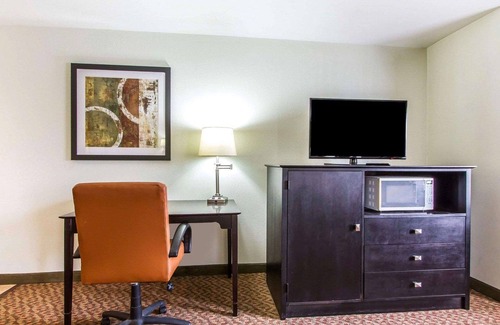 Pontiac Hotel | Quality Inn Pontiac