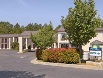 Raeford Hotel | Quality Inn Raeford