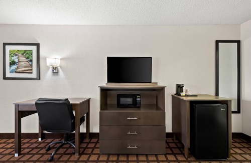 Raeford Hotel | Quality Inn Raeford