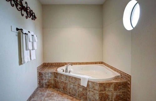 Rockdale Hotel | Quality Inn Rockdale