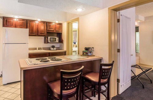 Latham Hotel | Quality Inn & Suites Albany Airport