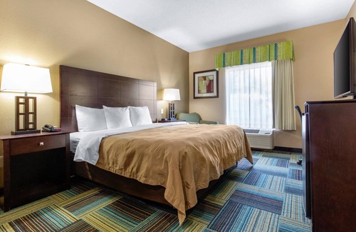 Arnold Hotel | Quality Inn & Suites Arnold - St Louis