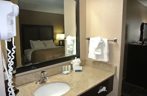 Arnold Hotel | Quality Inn & Suites Arnold - St Louis