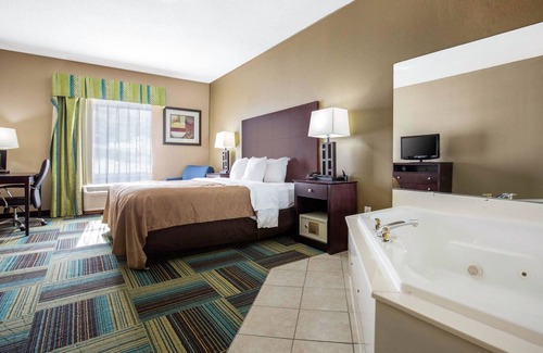 Arnold Hotel | Quality Inn & Suites Arnold - St Louis