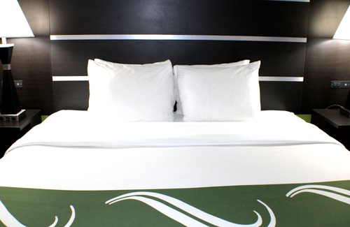 Avoca Hotel | Quality Inn & Suites Bedford West