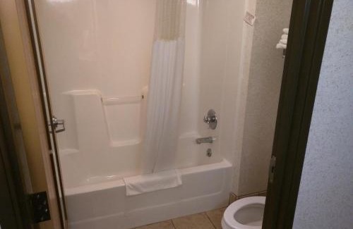 Belmont Hotel | Quality Inn & Suites Belmont Route 151