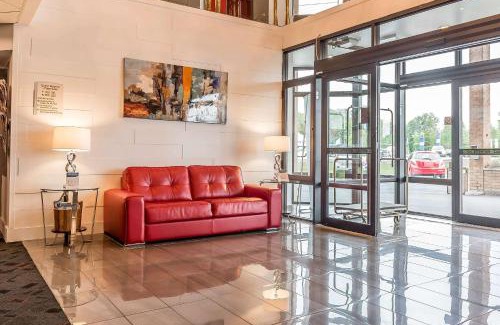 Hawkesbury Hotel | Quality Inn & Suites