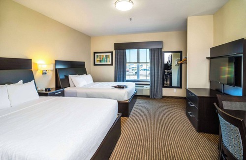 Moose Jaw Hotel | Quality Inn & Suites