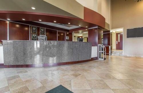 Algoma District Hotel | Quality Inn & Suites Bay Front
