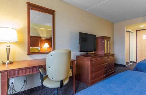 Algoma District Hotel | Quality Inn & Suites Bay Front