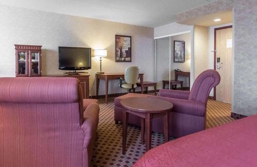 Algoma District Hotel | Quality Inn & Suites Bay Front