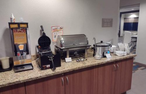 Caldwell Hotel | Quality Inn & Suites Caldwell I-77
