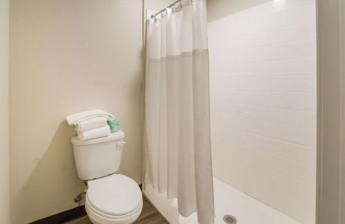 Old East Dallas Hotel | Quality Inn & Suites Dallas-Cityplace