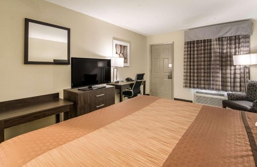 Old East Dallas Hotel | Quality Inn & Suites Dallas-Cityplace