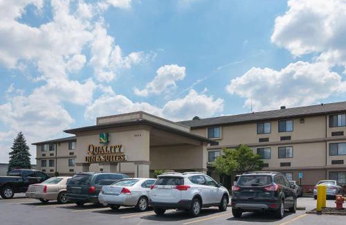 Romulus Hotel | Quality Inn & Suites Detroit Metro Airport