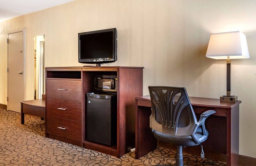 Escanaba Hotel | Quality Inn & Suites Escanaba North