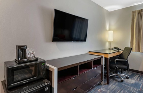 Evansville Hotel | Quality Inn & Suites Evansville Downtown