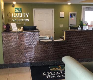 Glenmont Hotel | Quality Inn & Suites Glenmont - Albany South