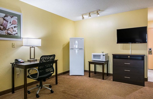 Greensburg Hotel | Quality Inn & Suites Greensburg I-74