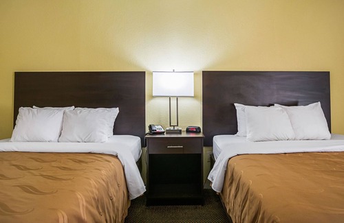 Greensburg Hotel | Quality Inn & Suites Greensburg I-74