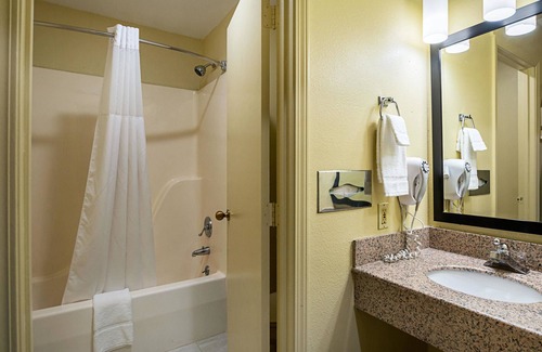 Greensburg Hotel | Quality Inn & Suites Greensburg I-74