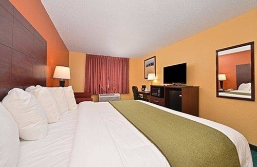 Grinnell Hotel | Quality Inn & Suites Grinnell near University