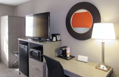 Hammond Hotel | Quality Inn & Suites Hammond Near I-8090