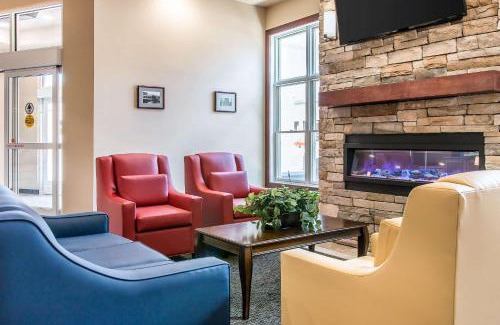 Houghton Hotel | Quality Inn & Suites Houghton Downtown