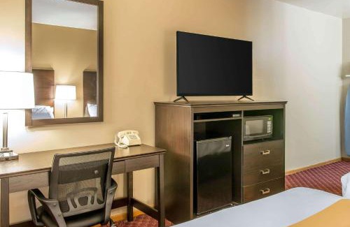 Houghton Hotel | Quality Inn & Suites Houghton Downtown